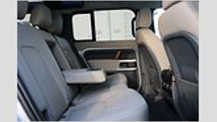 2022 認定中古車 Land Rover Defender 110 ハクバシルバー P300 AWD（AT） SE