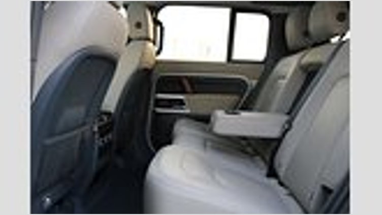 2022 認定中古車 Land Rover Defender 110 ハクバシルバー P300 AWD（AT） SE