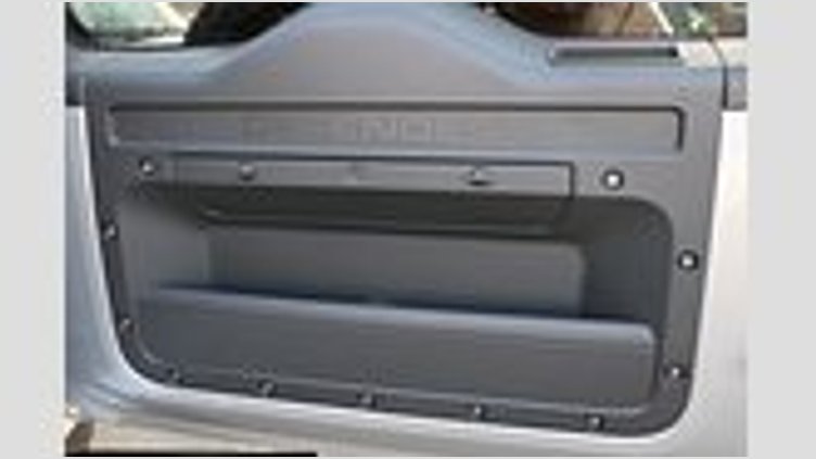 2022 認定中古車 Land Rover Defender 110 ハクバシルバー P300 AWD（AT） SE