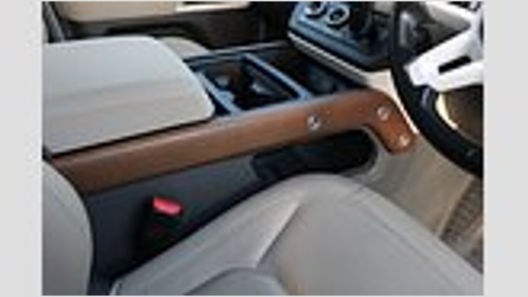 2022 認定中古車 Land Rover Defender 110 ハクバシルバー P300 AWD（AT） SE