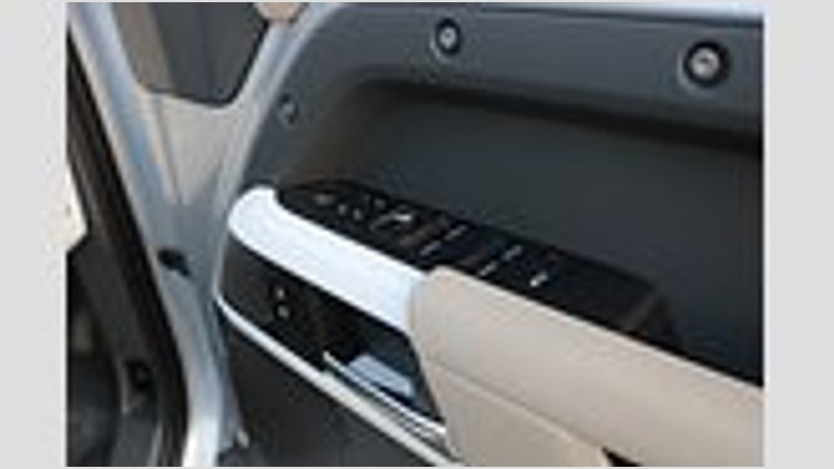 2022 認定中古車 Land Rover Defender 110 ハクバシルバー P300 AWD（AT） SE