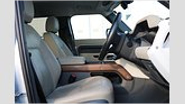 2022 認定中古車 Land Rover Defender 110 ハクバシルバー P300 AWD（AT） SE