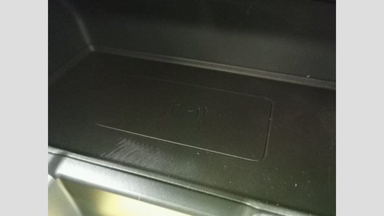 2024 認定中古車 Land Rover Range Rover Evoque オストゥーニパールホワイト D200マイルドハイブリッド（ディーゼル） スタンダードホイールベース DYNAMIC SE