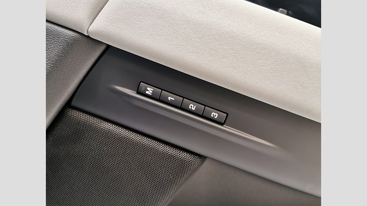 2024 認定中古車 Land Rover Range Rover Evoque オストゥーニパールホワイト D200マイルドハイブリッド（ディーゼル） スタンダードホイールベース DYNAMIC SE