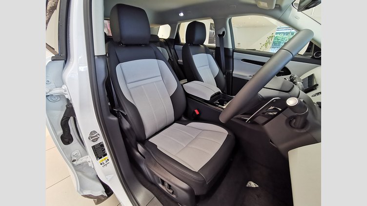 2024 認定中古車 Land Rover Range Rover Evoque オストゥーニパールホワイト D200マイルドハイブリッド（ディーゼル） スタンダードホイールベース DYNAMIC SE