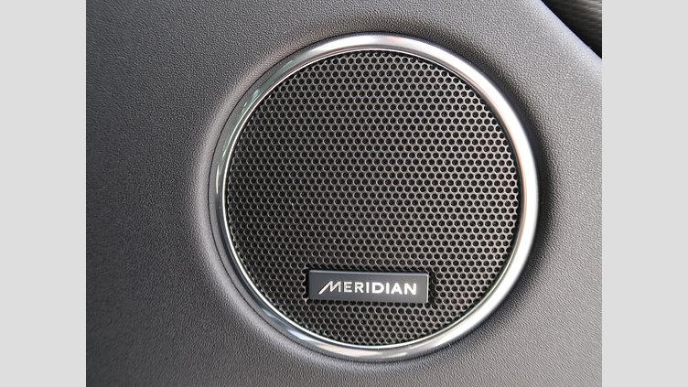 2024 認定中古車 Land Rover Discovery Sport フジホワイト D200マイルドハイブリッド（ディーゼル） 標準ホイール Dynamic SE