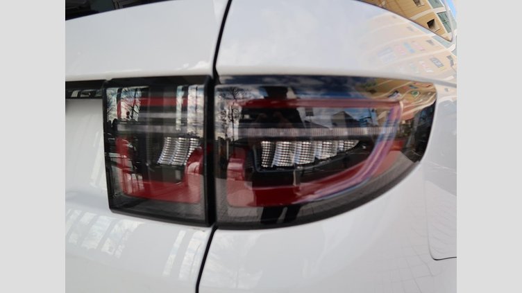 2024 認定中古車 Land Rover Discovery Sport フジホワイト D200マイルドハイブリッド（ディーゼル） 標準ホイール Dynamic SE