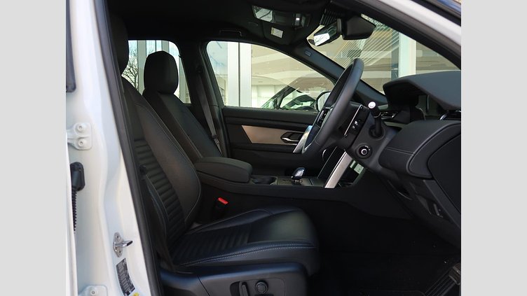 2024 認定中古車 Land Rover Discovery Sport フジホワイト D200マイルドハイブリッド（ディーゼル） 標準ホイール Dynamic SE