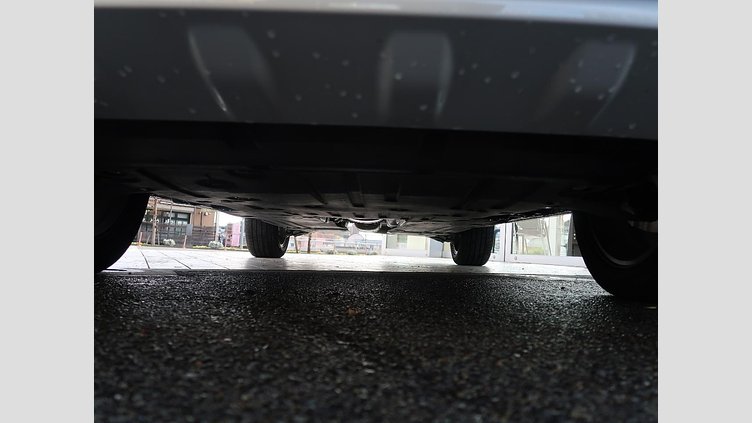 2024 認定中古車 Land Rover Discovery Sport フジホワイト D200マイルドハイブリッド（ディーゼル） 標準ホイール Dynamic SE