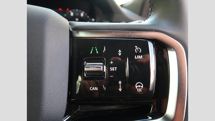 2024 認定中古車 Land Rover Discovery Sport フジホワイト D200マイルドハイブリッド（ディーゼル） 標準ホイール Dynamic SE