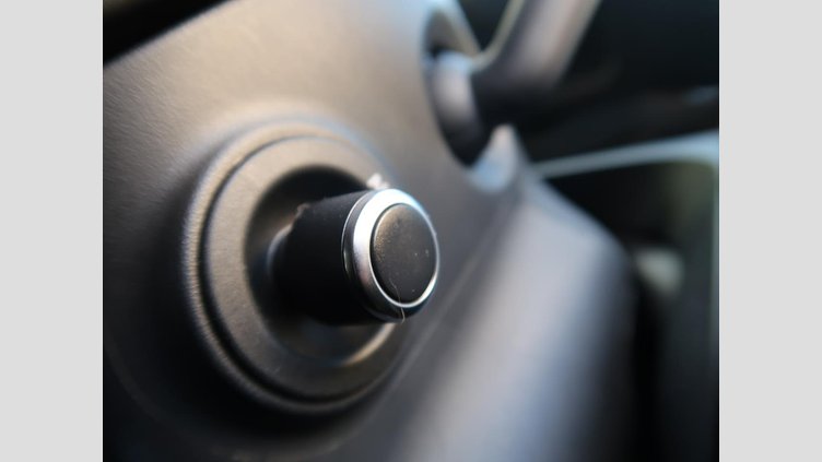 2024 認定中古車 Land Rover Discovery Sport フジホワイト D200マイルドハイブリッド（ディーゼル） 標準ホイール Dynamic SE