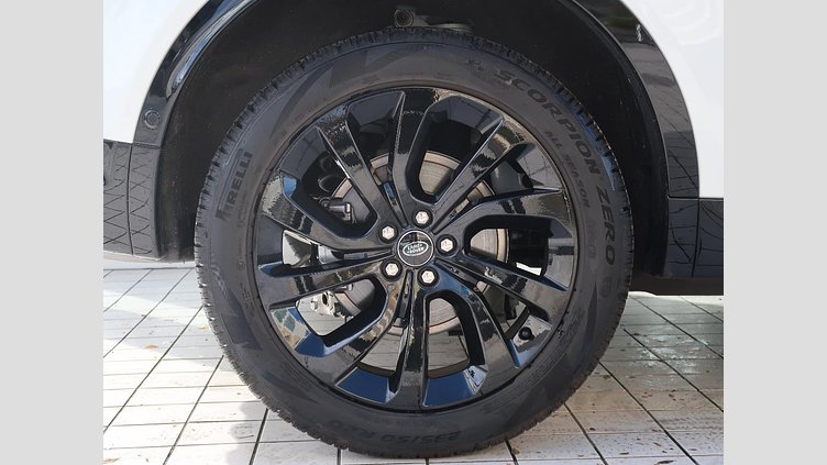 2024 認定中古車 Land Rover Discovery Sport フジホワイト D200マイルドハイブリッド（ディーゼル） 標準ホイール Dynamic SE