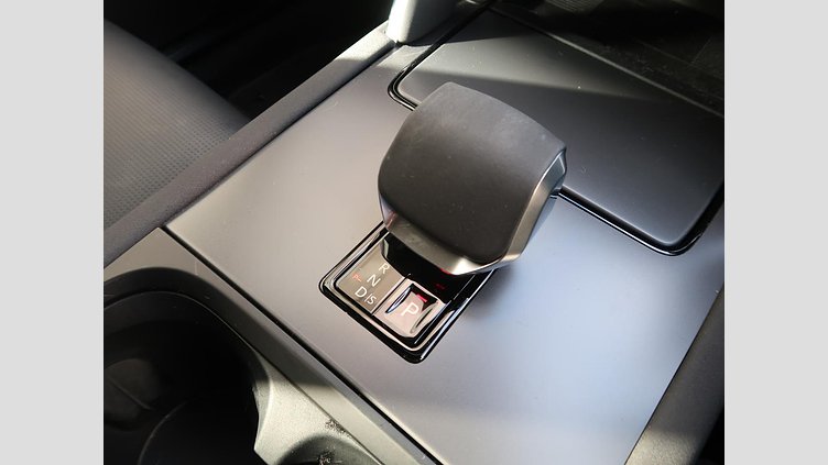 2024 認定中古車 Land Rover Discovery Sport フジホワイト D200マイルドハイブリッド（ディーゼル） 標準ホイール Dynamic SE