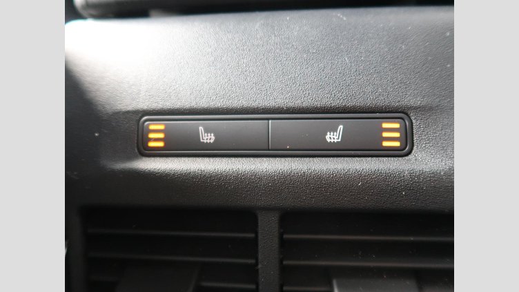 2024 認定中古車 Land Rover Discovery Sport フジホワイト D200マイルドハイブリッド（ディーゼル） 標準ホイール Dynamic SE