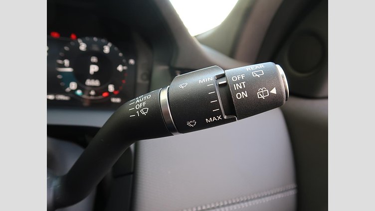 2024 認定中古車 Land Rover Discovery Sport フジホワイト D200マイルドハイブリッド（ディーゼル） 標準ホイール Dynamic SE