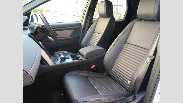 2024 認定中古車 Land Rover Discovery Sport フジホワイト D200マイルドハイブリッド（ディーゼル） 標準ホイール Dynamic SE