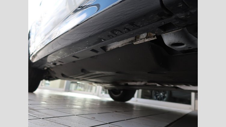 2024 認定中古車 Land Rover Discovery Sport フジホワイト D200マイルドハイブリッド（ディーゼル） 標準ホイール Dynamic SE