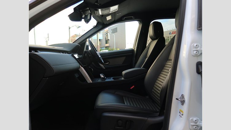 2024 認定中古車 Land Rover Discovery Sport フジホワイト D200マイルドハイブリッド（ディーゼル） 標準ホイール Dynamic SE