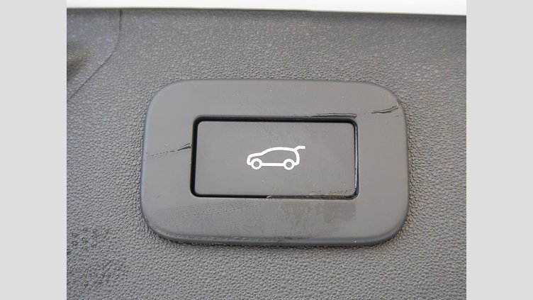 2024 認定中古車 Land Rover Discovery Sport フジホワイト D200マイルドハイブリッド（ディーゼル） 標準ホイール Dynamic SE