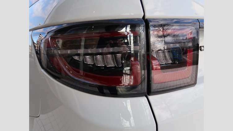 2024 認定中古車 Land Rover Discovery Sport フジホワイト D200マイルドハイブリッド（ディーゼル） 標準ホイール Dynamic SE