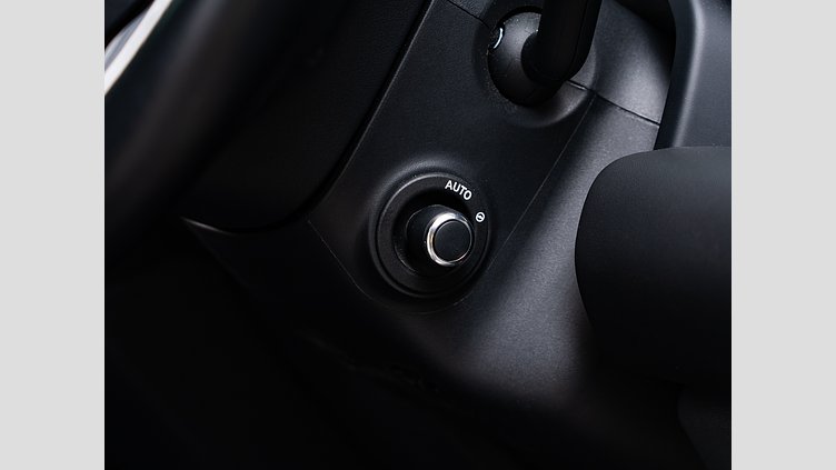 2022 認定中古車 Land Rover Defender 110 サントリーニブラック D300 AWD（AT） X