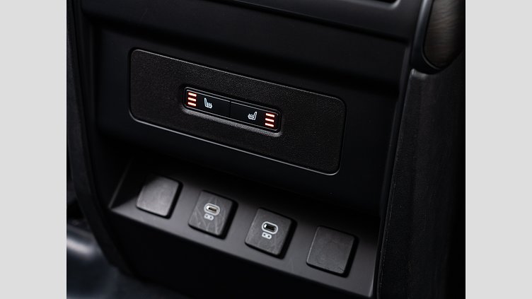 2022 認定中古車 Land Rover Defender 110 サントリーニブラック D300 AWD（AT） X