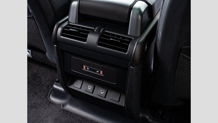 2022 認定中古車 Land Rover Defender 110 サントリーニブラック D300 AWD（AT） X