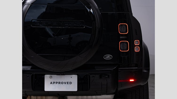 2022 認定中古車 Land Rover Defender 110 サントリーニブラック D300 AWD（AT） X