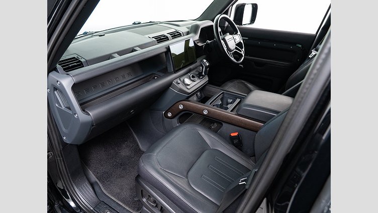 2022 認定中古車 Land Rover Defender 110 サントリーニブラック D300 AWD（AT） X
