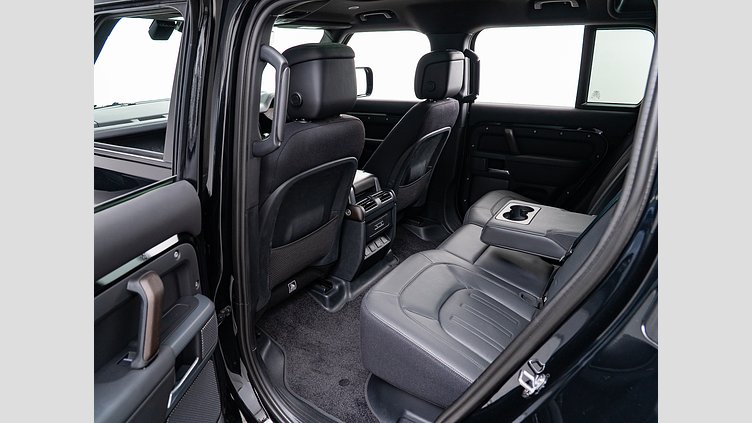 2022 認定中古車 Land Rover Defender 110 サントリーニブラック D300 AWD（AT） X