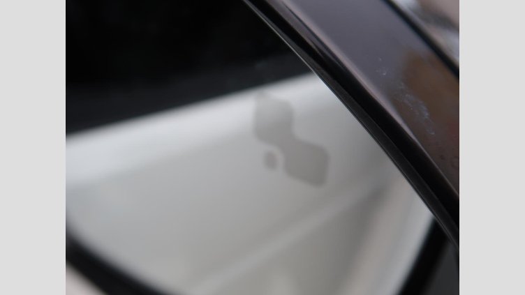 2021 認定中古車 Land Rover Discovery Sport フジホワイト D200 AWD（オートマチック）MHEV 標準ホイールベース R-DYNAMIC S