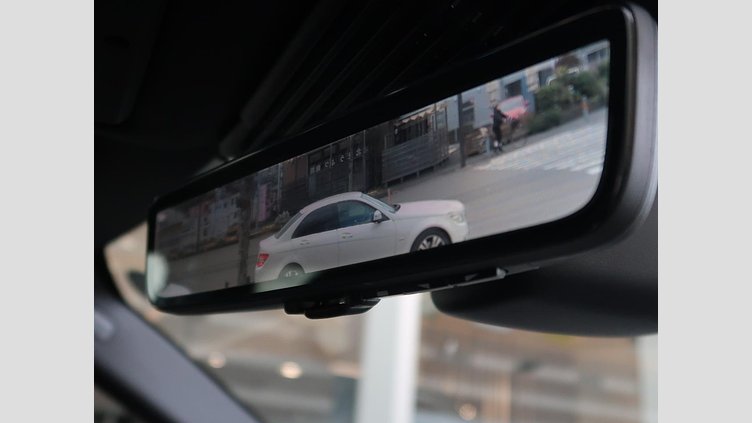 2021 認定中古車 Land Rover Discovery Sport フジホワイト D200 AWD（オートマチック）MHEV 標準ホイールベース R-DYNAMIC S