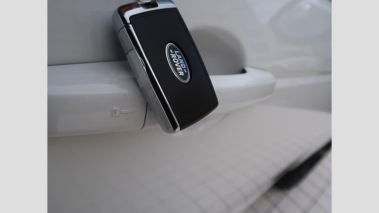 2021 認定中古車 Land Rover Discovery Sport フジホワイト D200 AWD（オートマチック）MHEV 標準ホイールベース R-DYNAMIC S