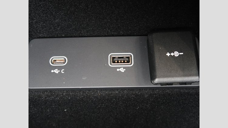 2021 認定中古車 Land Rover Discovery Sport フジホワイト D200 AWD（オートマチック）MHEV 標準ホイールベース R-DYNAMIC S