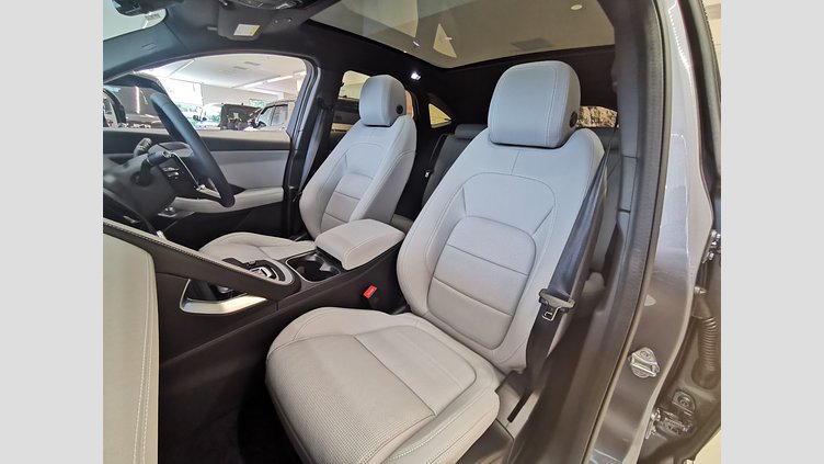 2024 認定中古車 Jaguar E-Pace アイガーグレイ D200マイルドハイブリッド（ディーゼル） R-DYNAMIC SE