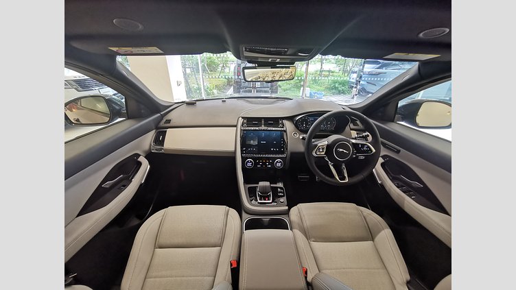 2024 認定中古車 Jaguar E-Pace アイガーグレイ D200マイルドハイブリッド（ディーゼル） R-DYNAMIC SE