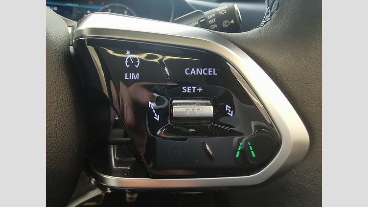 2024 認定中古車 Jaguar E-Pace アイガーグレイ D200マイルドハイブリッド（ディーゼル） R-DYNAMIC SE