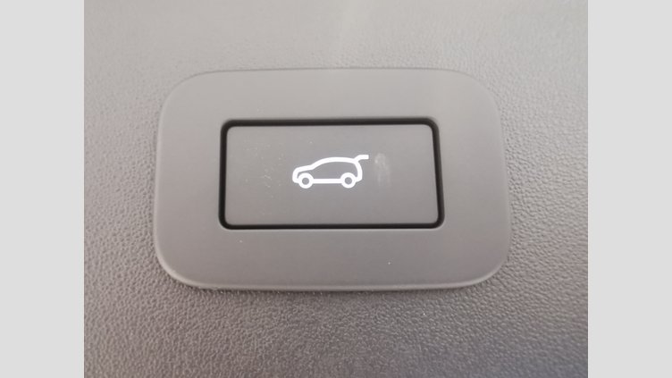 2024 認定中古車 Jaguar E-Pace アイガーグレイ D200マイルドハイブリッド（ディーゼル） R-DYNAMIC SE