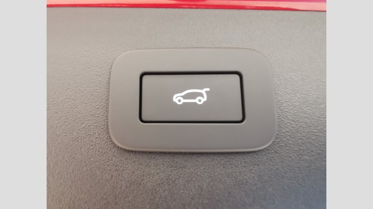 2024 認定中古車 Jaguar E-Pace フィレンツェレッド D200マイルドハイブリッド（ディーゼル） R-DYNAMIC SE