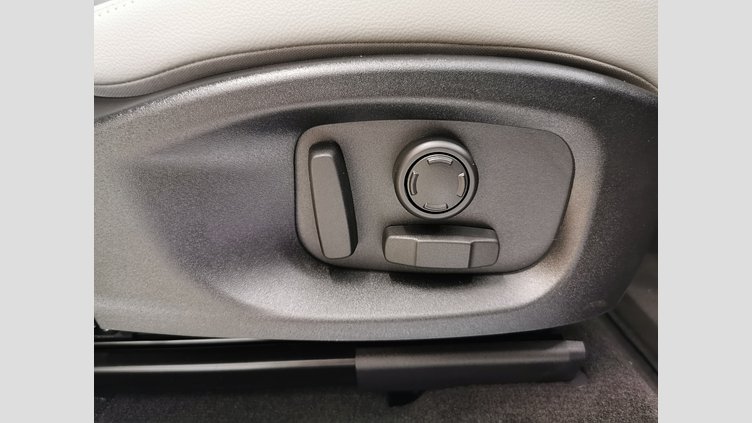 2024 認定中古車 Jaguar E-Pace フィレンツェレッド D200マイルドハイブリッド（ディーゼル） R-DYNAMIC SE