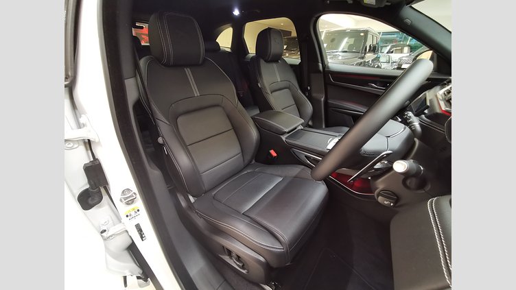 2024 認定中古車 Jaguar F-Pace オストゥーニパールホワイト P400e ガソリン プラグインハイブリッド R-DYNAMIC SE