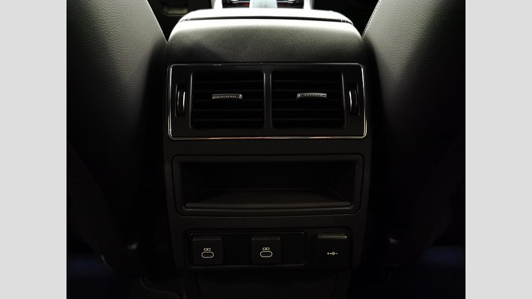 2024 認定中古車 Jaguar F-Pace オストゥーニパールホワイト P400e ガソリン プラグインハイブリッド R-DYNAMIC SE