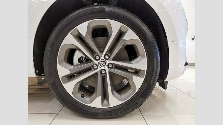 2024 認定中古車 Jaguar F-Pace オストゥーニパールホワイト P400e ガソリン プラグインハイブリッド R-DYNAMIC SE