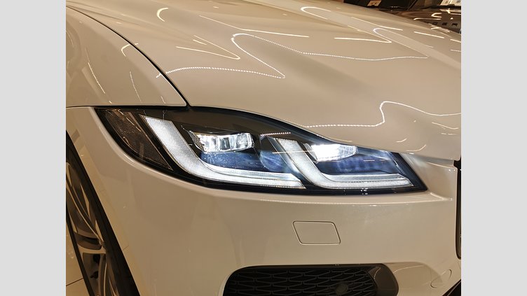 2024 認定中古車 Jaguar F-Pace オストゥーニパールホワイト P400e ガソリン プラグインハイブリッド R-DYNAMIC SE