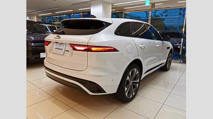F-Pace 13