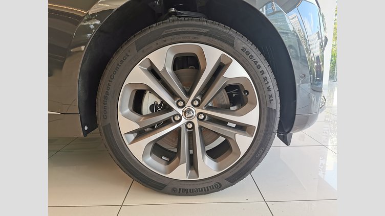 2024 認定中古車 Jaguar F-Pace カルパチアングレイ P400e ガソリン プラグインハイブリッド R-DYNAMIC SE