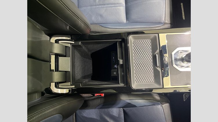 2019 認定中古車 Land Rover Range Rover Evoque シリコンシルバー P300 R-DYNAMIC SE