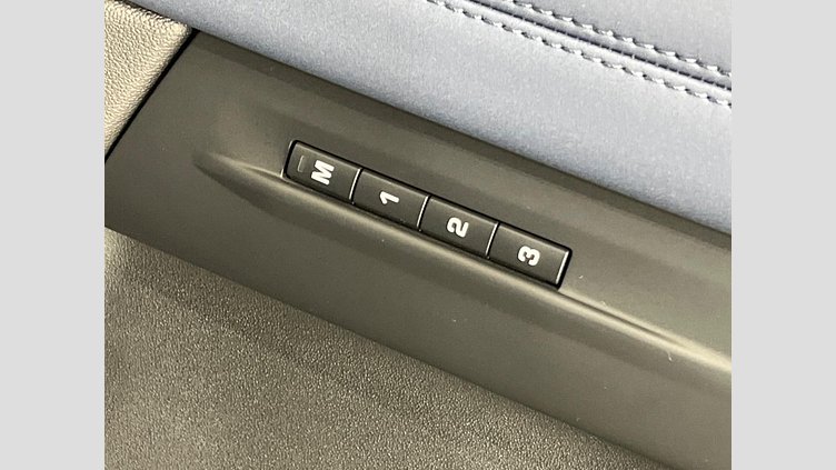 2019 認定中古車 Land Rover Range Rover Evoque シリコンシルバー P300 R-DYNAMIC SE