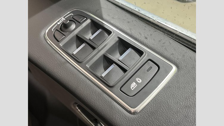 2018 認定中古車 Jaguar F-Pace Silicon Silver PT204 プレステージ