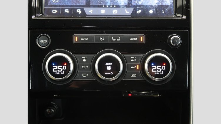 2018 認定中古車 Land Rover Discovery Loire Blue 3.0 V6 Dsl Mono Turbo Std Flow HSE